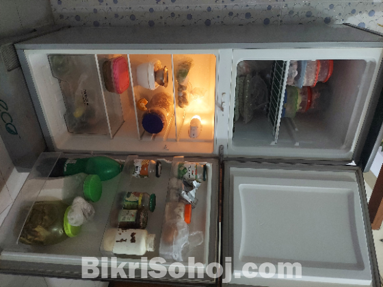 রেফ্রিজারেটর